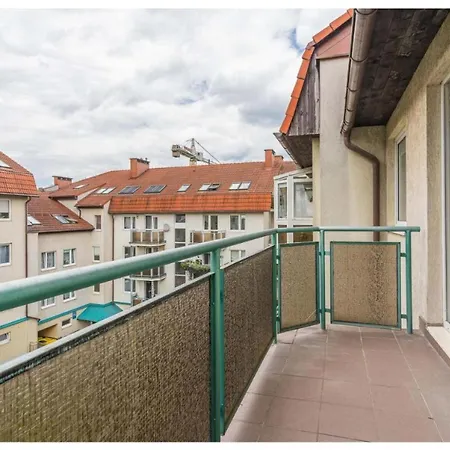 Neptune 5 Min To Old Town Homestay *